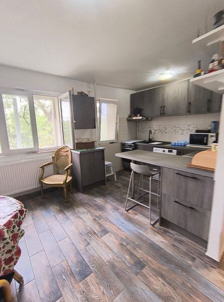 1 Decembrie 1918, Titan, apartament 4 camere 70 mp.